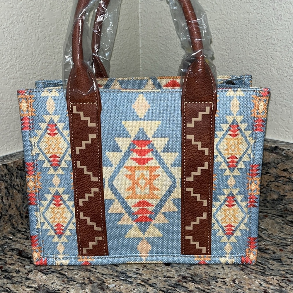 Wrangler Boho Aztec Handbag - Picture 3 of 9